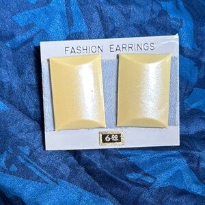 4/$10 Elegant Cream Fashion Earrings